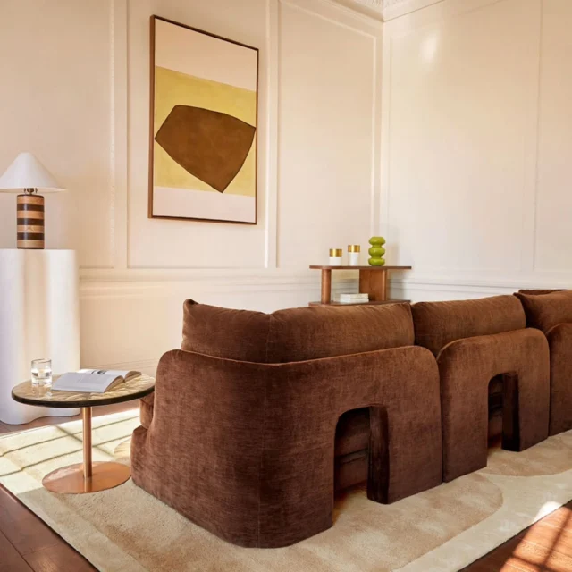 ORION III de Kirkby Design — el clásico reinventado.
Conserva su brillo refinado y textura acanalada, ahora tejido con poliéster 100% reciclado, alineado con una creación más responsable. 
Inspirado en las estrellas, su nueva paleta combina tonos cálidos y frescos como Rosa Plaster, Arena y Pesto, ofreciendo estilo, suavidad y sostenibilidad.
Lavable, certificado OEKO-Tex 100 y con acabado EasyClean — el terciopelo texturizado práctico y elegante por excelencia.

Disponible sólo en #dekorgroup 

#KirkbyDesign #OrionIII #TextilesSostenibles #DecoraciónInterior #DiseñoResponsable #InnovaciónTextil